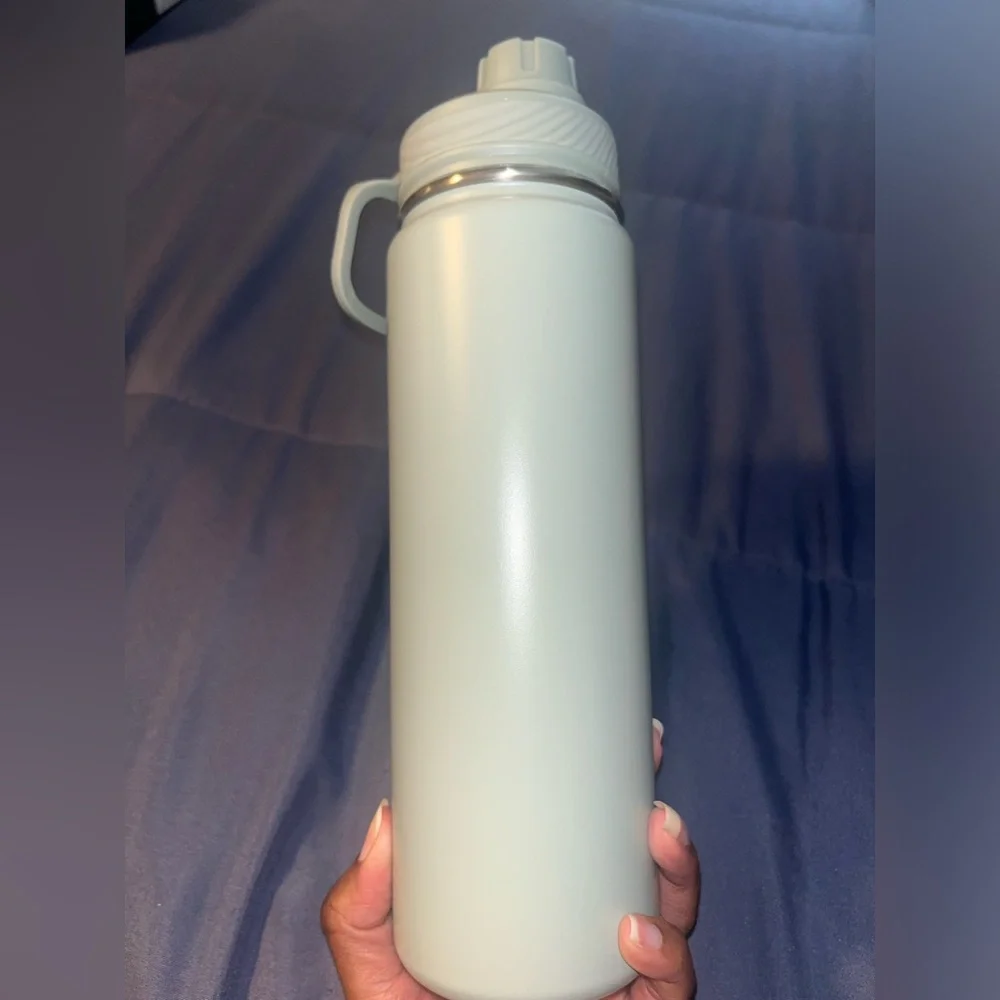 🚫SOLD🚫 🍋Lululemon NWOT Back to Life 24 oz. Sport Bottle - Green - Picture 6 of 12